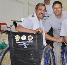 Satish (left) & Janesh (right) - Donation in Kenya 2009